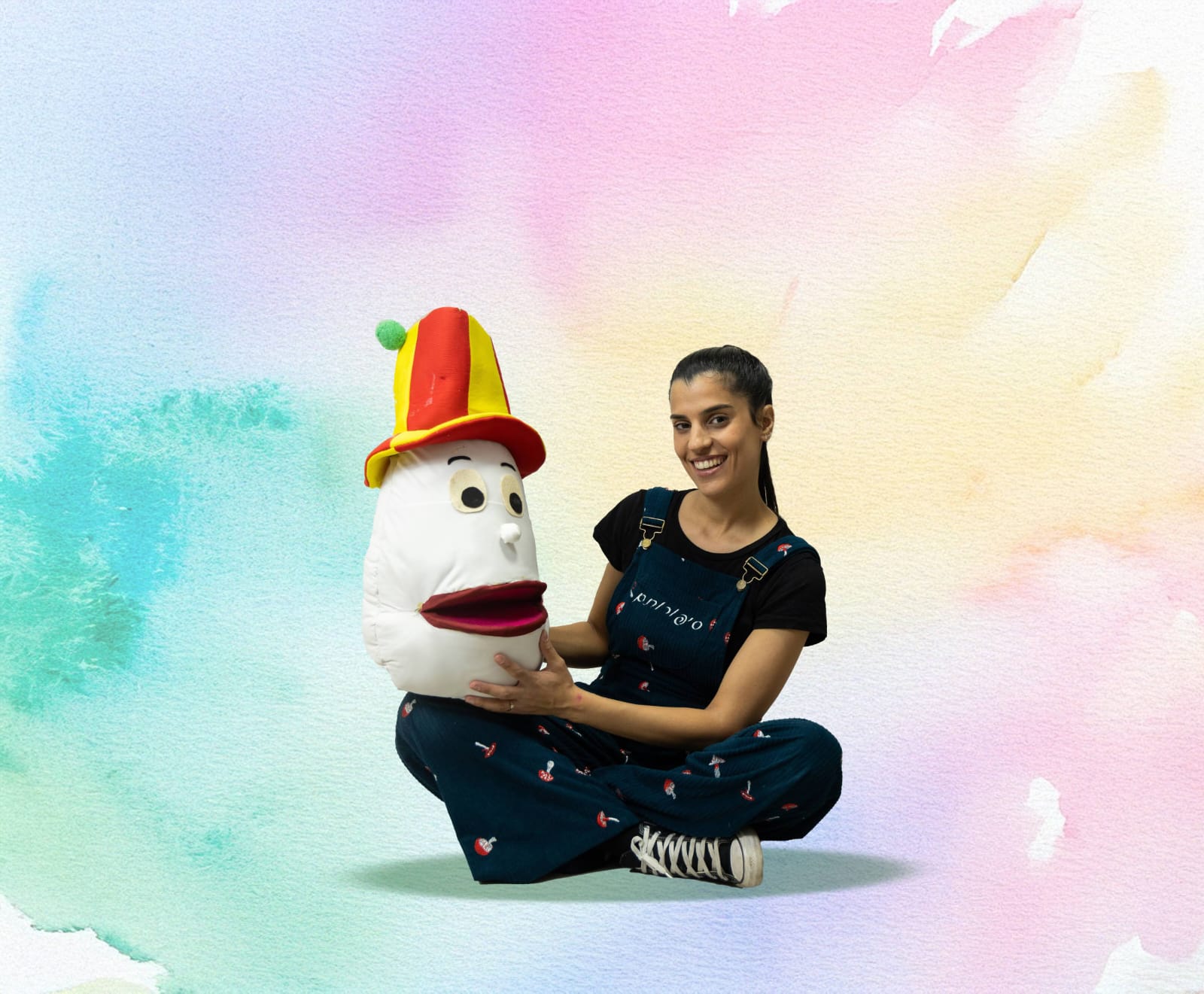 תמונה של השחקנית עם ביצה גדולה עם פרצוף